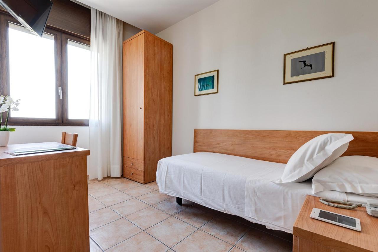 Hotel Piccadilly Лидо ди Йезоло Екстериор снимка